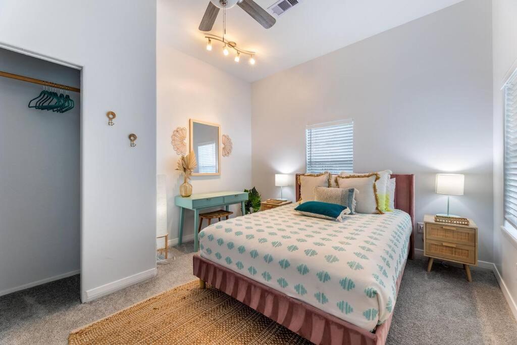 5/3 With A Heated Pool 2 Min From Beach, Updated Галвестън Екстериор снимка