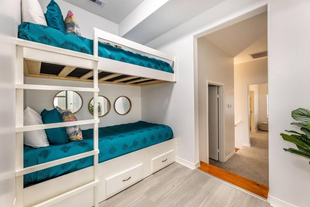 5/3 With A Heated Pool 2 Min From Beach, Updated Галвестън Екстериор снимка